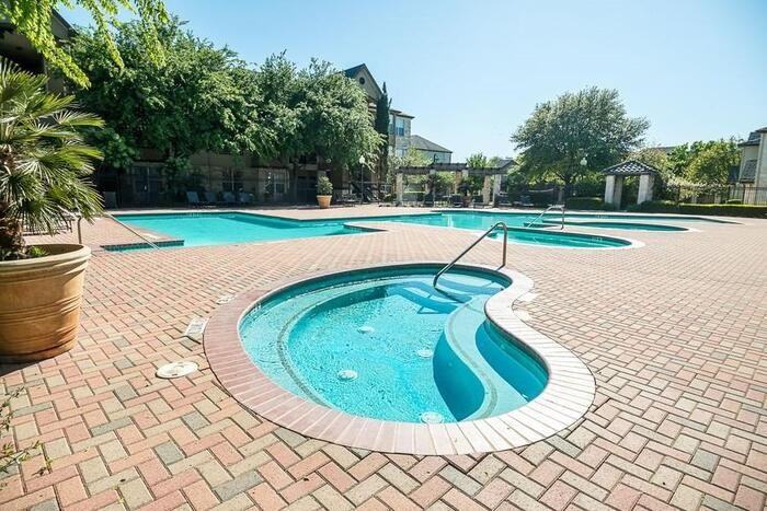 1215 W Slaughter Ln #D1 - Photo 2 of 9