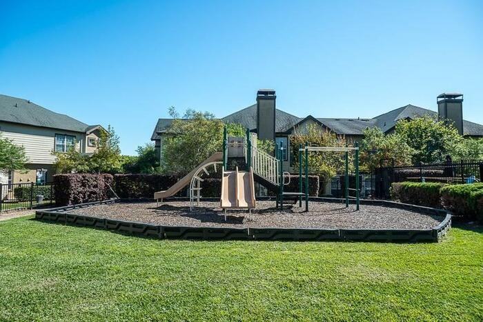 1215 W Slaughter Ln #D1 - Photo 3 of 9