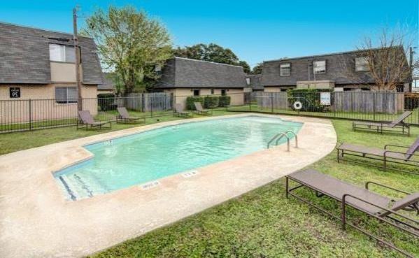 1640 Aquarena Springs Dr #B1 - Photo 3 of 22