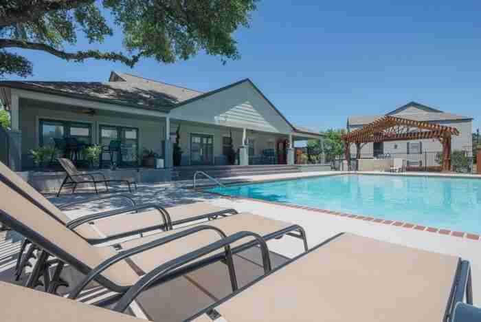 2111 N Austin Ave #C2 - Photo 6 of 21