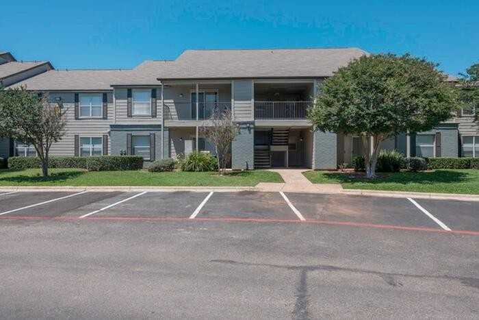 2111 N Austin Ave #C3 - Photo 3 of 22