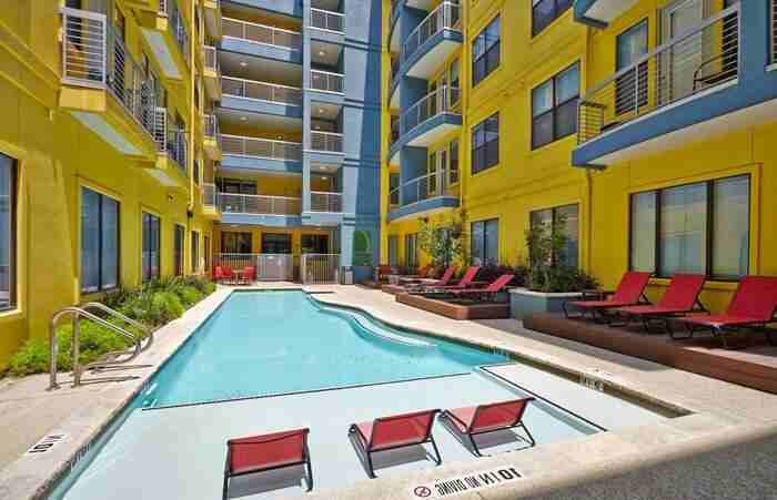 127 E Riverside Dr #A1 - Photo 4 of 17