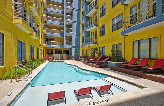 127 E Riverside Dr #B2 - Photo 4 of 18