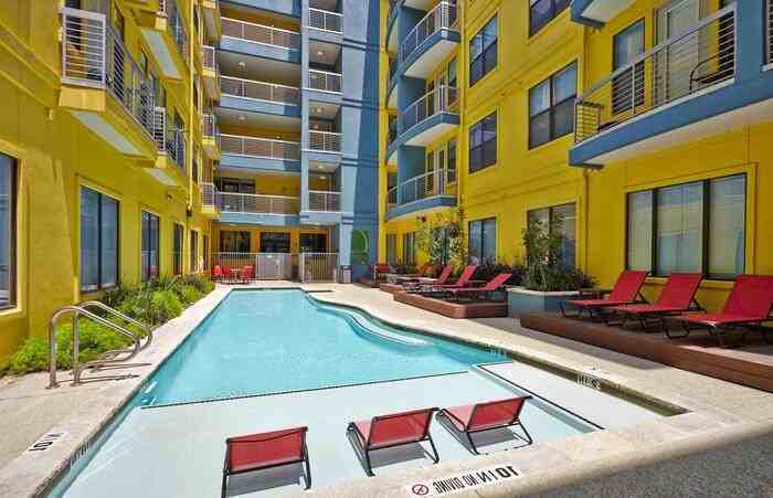 127 E Riverside Dr #B3 - Photo 4 of 19