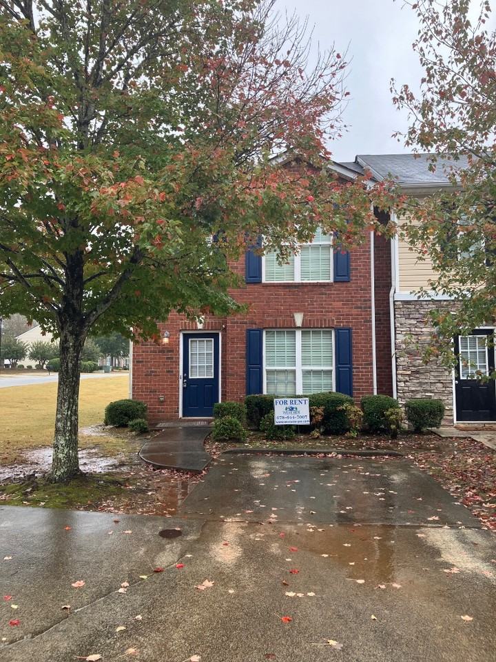 1805 Thrasher Ct - Photo 2 of 11