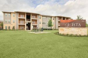 featured image of 4925 Cromwell Dr #D2