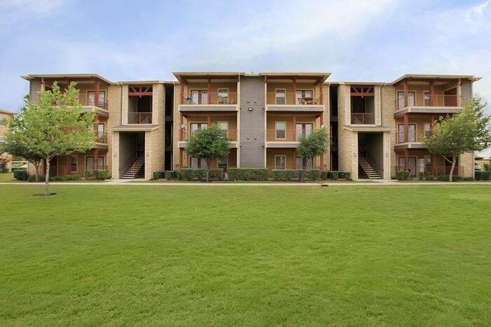 4925 Cromwell Dr #D2 - Photo 4 of 30