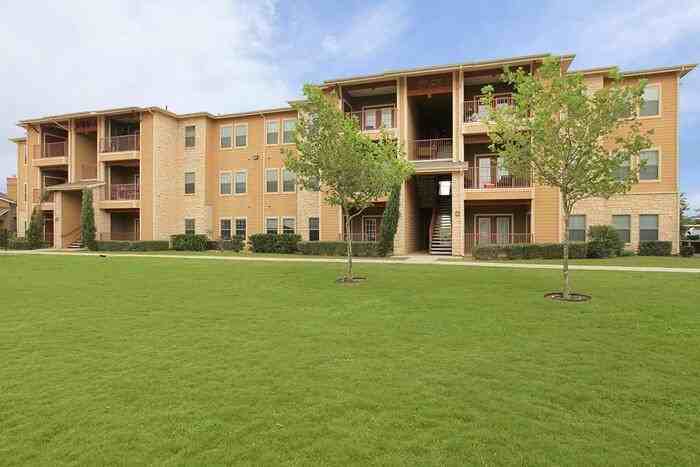 4925 Cromwell Dr #B3 - Photo 3 of 31