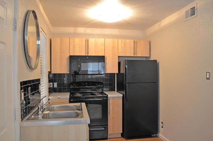 2207 S 5th St #B1 - Photo 6 of 8