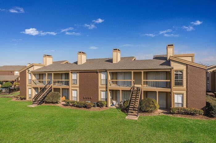 2121 Marsh Ln #B3 - Photo 3 of 21