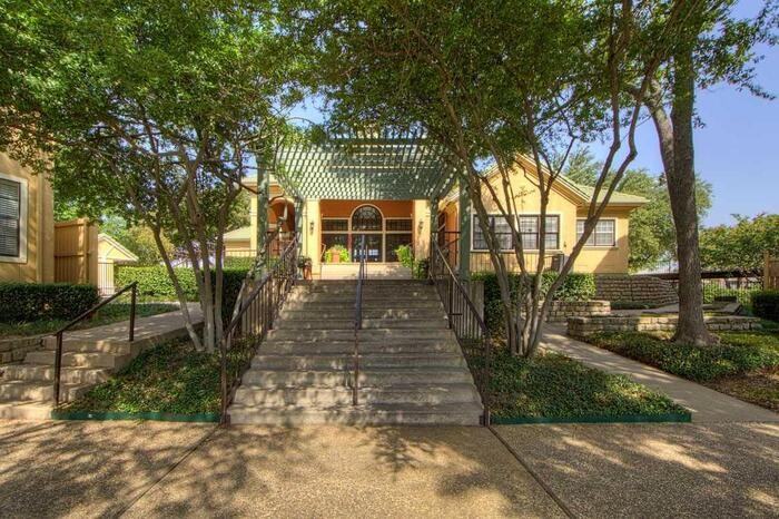 800 W Royal Ln #B4 - Photo 5 of 33