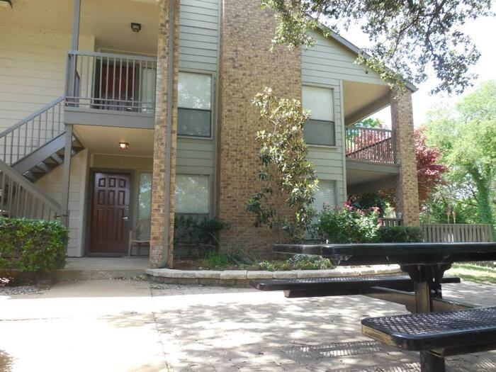 1001 W Park Blvd #C2 - Photo 3 of 34