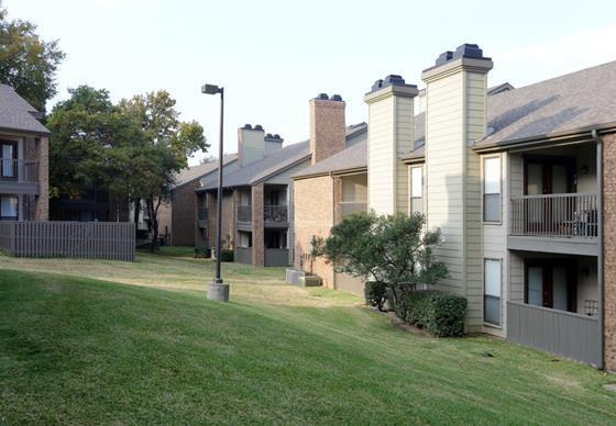 1001 W Park Blvd #B2 - Photo 2 of 34