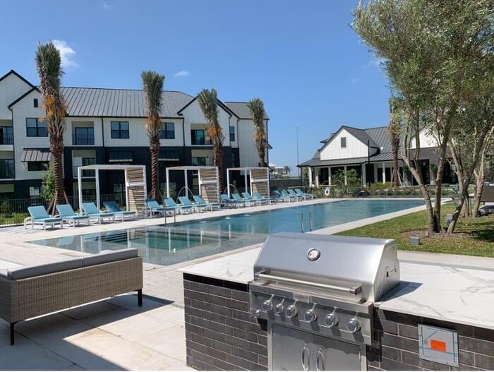 14199 N Interstate 35 #C2 - Photo 2 of 18