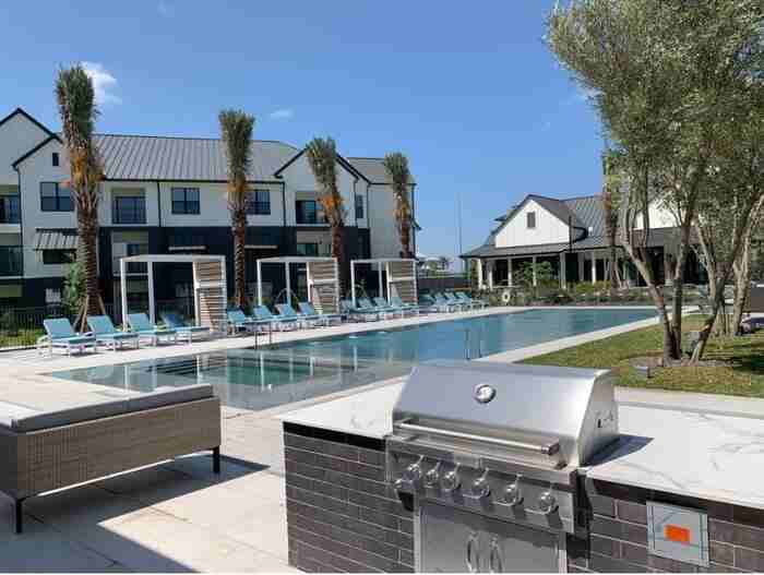 14199 N Interstate 35 #B2 - Photo 2 of 18