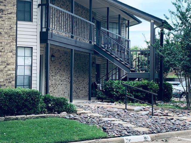 2046 N Shiloh Rd #B1 - Photo 3 of 36