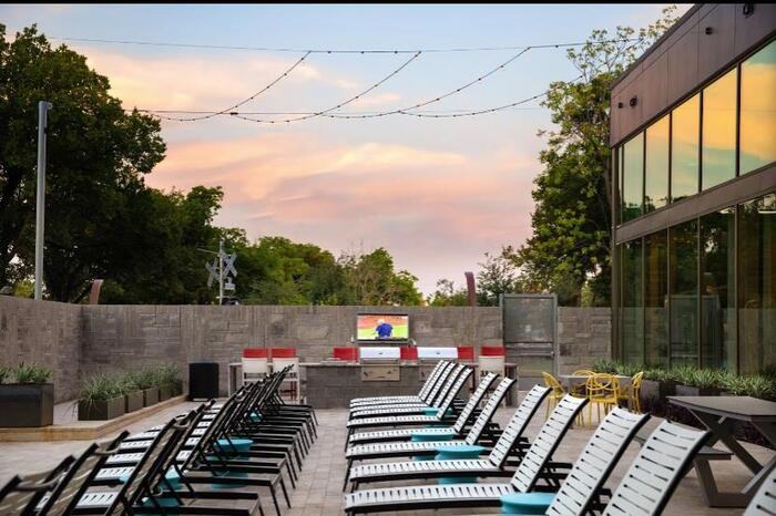 1211 E 5th St #B8 - Photo 3 of 23