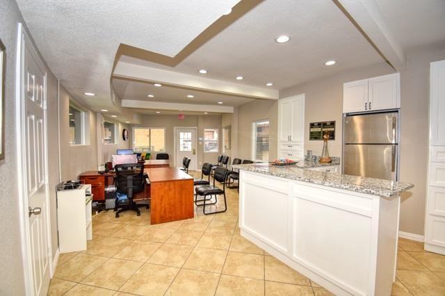 811 N Plymouth Rd #E1 - Photo 7 of 26