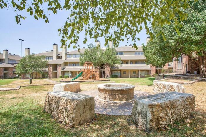 1901 Pinehurst Ln #C3 - Photo 2 of 36