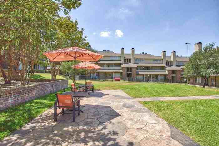 1901 Pinehurst Ln #C6 - Photo 3 of 36