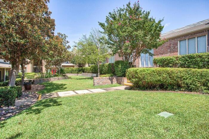 1901 Pinehurst Ln #C6 - Photo 4 of 36