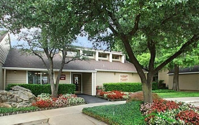 5200 Meadowcreek Dr #C1 - Photo 5 of 13