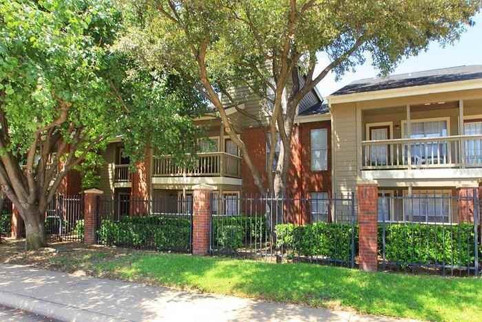 4753 Old Bent Tree Ln #B1 - Photo 6 of 30