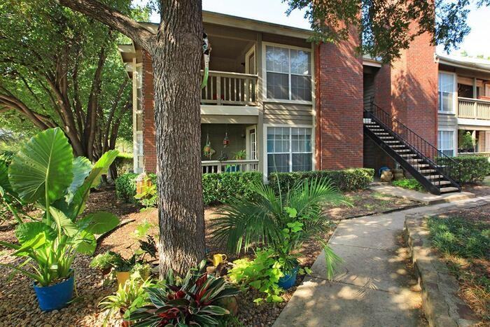 4753 Old Bent Tree Ln #B4 - Photo 4 of 33