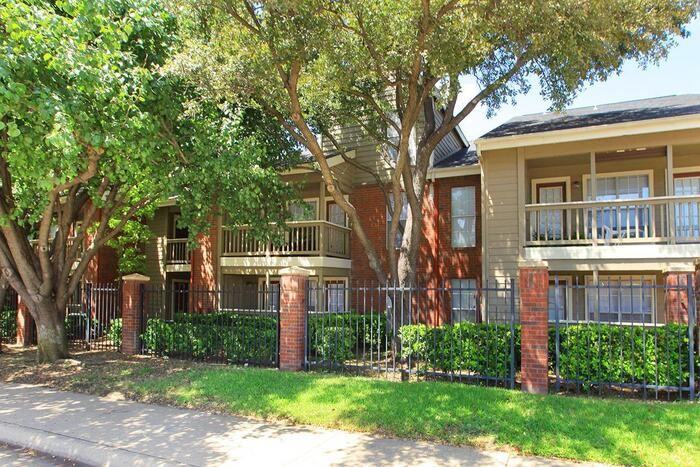 4753 Old Bent Tree Ln #B4 - Photo 6 of 33