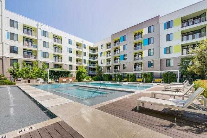 609 Clayton Ln #C8 - Photo 3 of 33