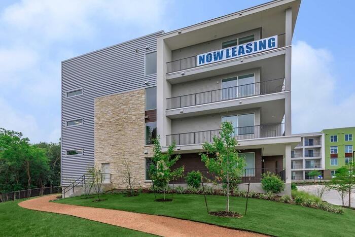 4711 E Riverside Dr #B4 - Photo 2 of 43