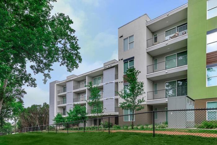 4711 E Riverside Dr #B4 - Photo 5 of 43