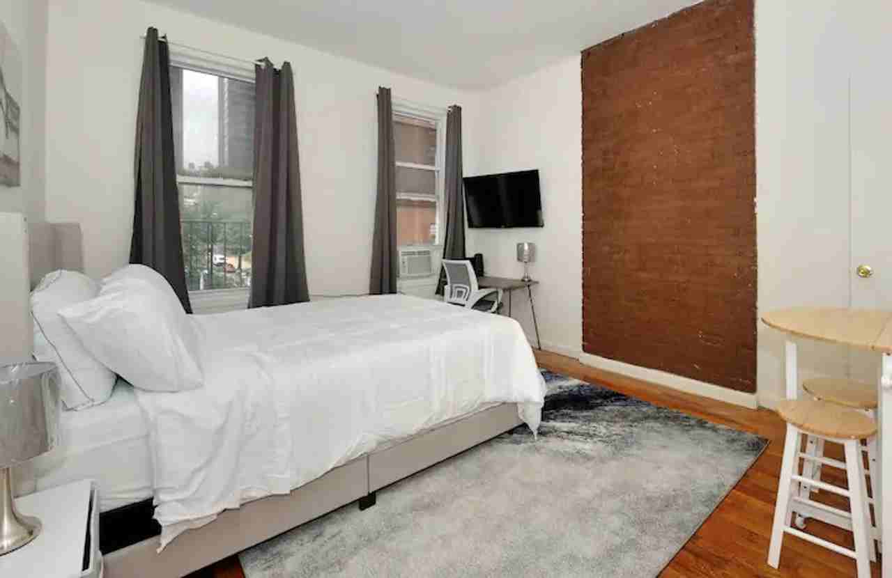 1762 2nd Ave #1323941P - Photo 2 of 12