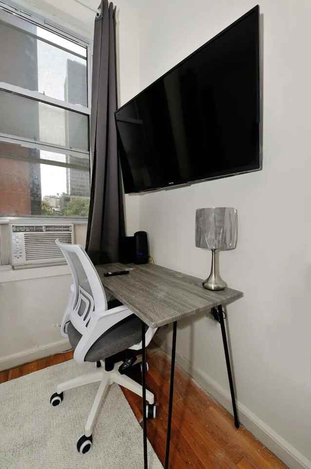 1762 2nd Ave #1323941P - Photo 7 of 12