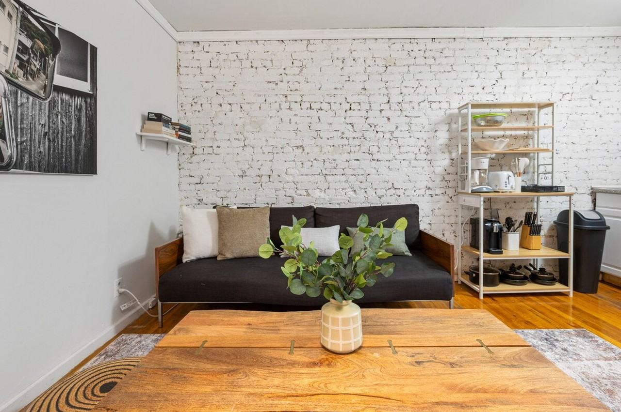 393 8th Ave #1323927P - Photo 5 of 18