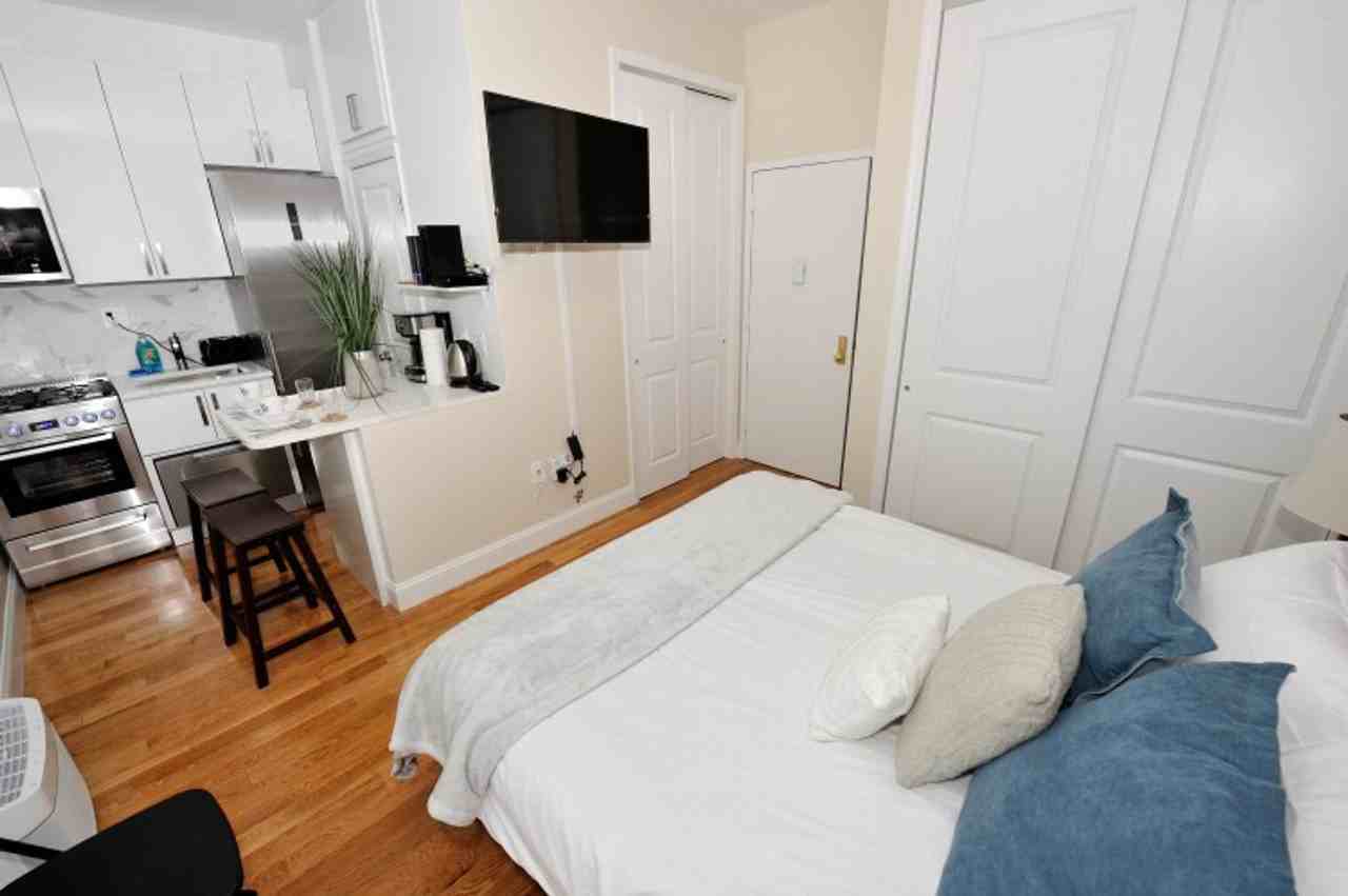 237 Sullivan St #1323956P - Photo 3 of 12