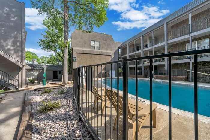 7110 San Mateo Blvd #B2 - Photo 6 of 19