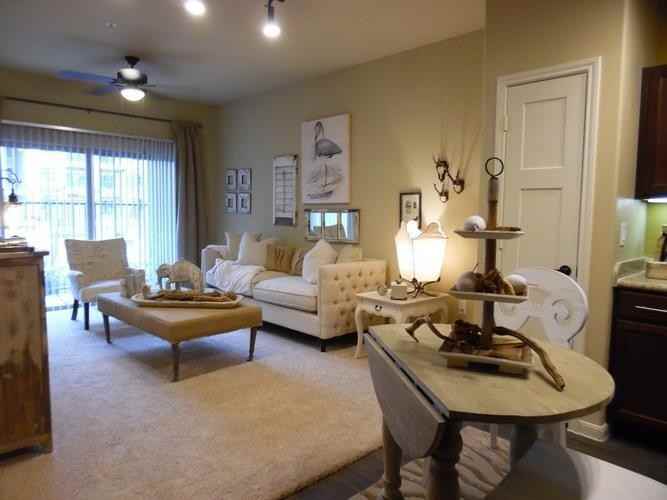 515 E Slaughter Ln #B4 - Photo 5 of 18