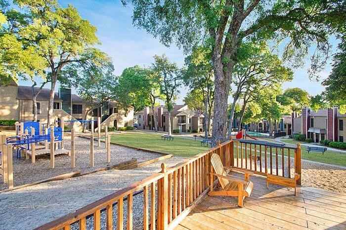 2222 Graycliff Dr #B4 - Photo 5 of 21