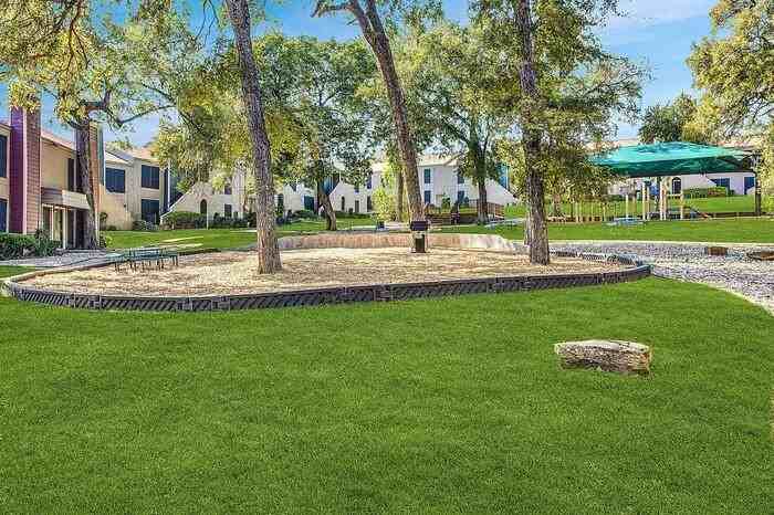 2222 Graycliff Dr #B4 - Photo 6 of 21