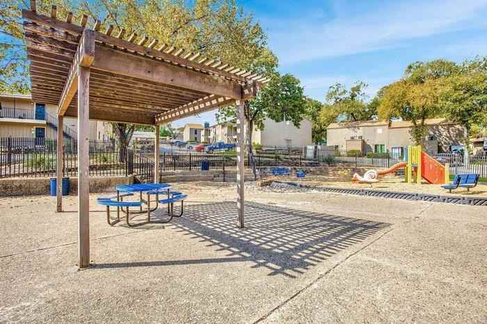 2222 Graycliff Dr #B5 - Photo 7 of 21