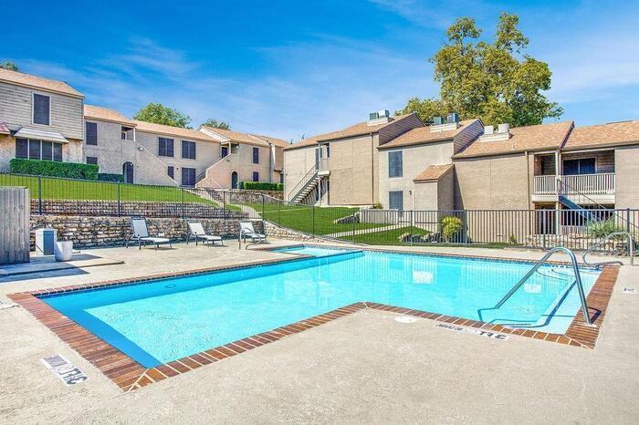 2222 Graycliff Dr #B6 - Photo 3 of 21