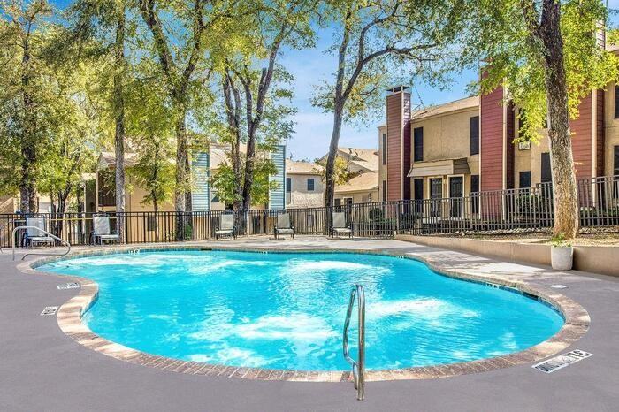 2222 Graycliff Dr #B6 - Photo 4 of 21