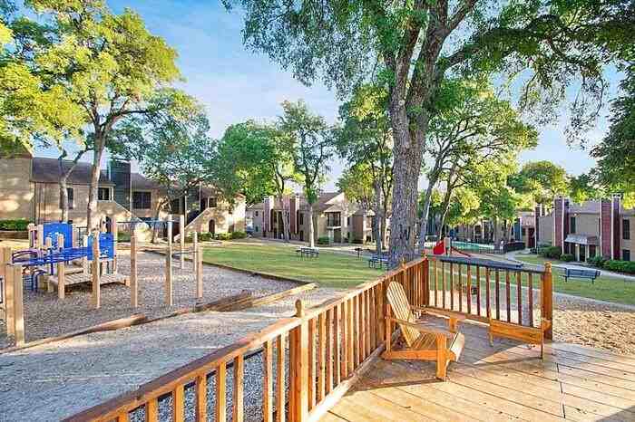 2222 Graycliff Dr #B7 - Photo 5 of 21