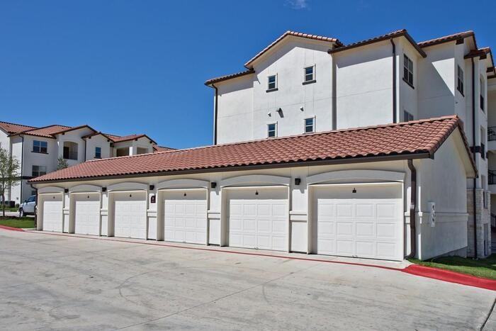 1701 Oak Hill Ln #B2 - Photo 2 of 26