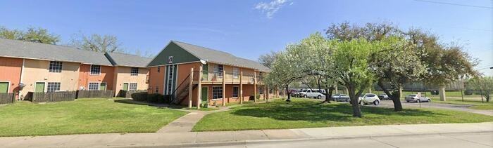 909 E Centerville Rd #D1 - Photo 2 of 5