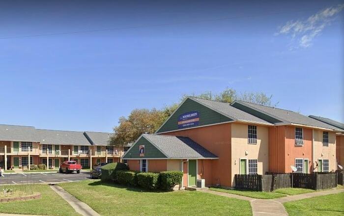 909 E Centerville Rd #D1 - Photo 3 of 5