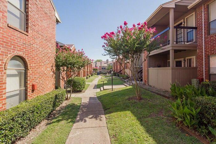 2525 Bolton Boone Dr #C1 - Photo 6 of 34