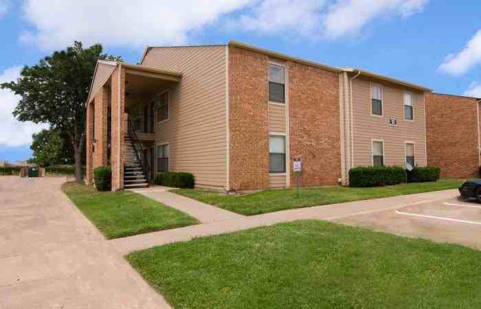 155 W Overly Dr #B1 - Photo 3 of 12