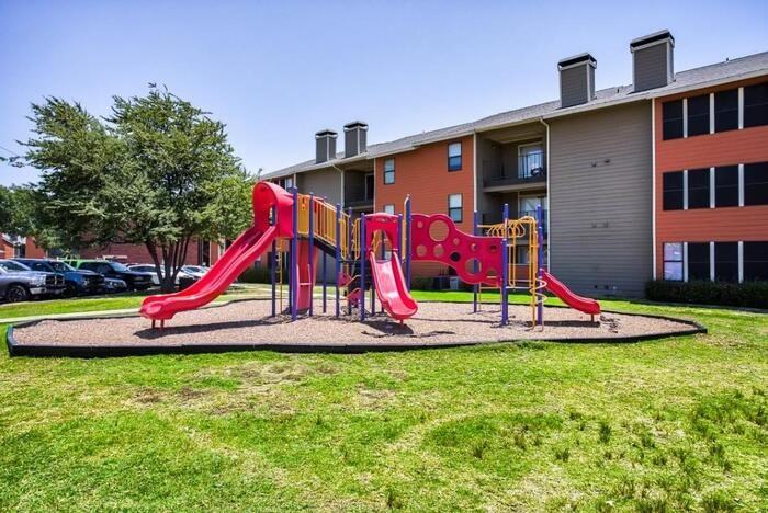 3535 Webb Chapel Ext #C4 - Photo 4 of 17